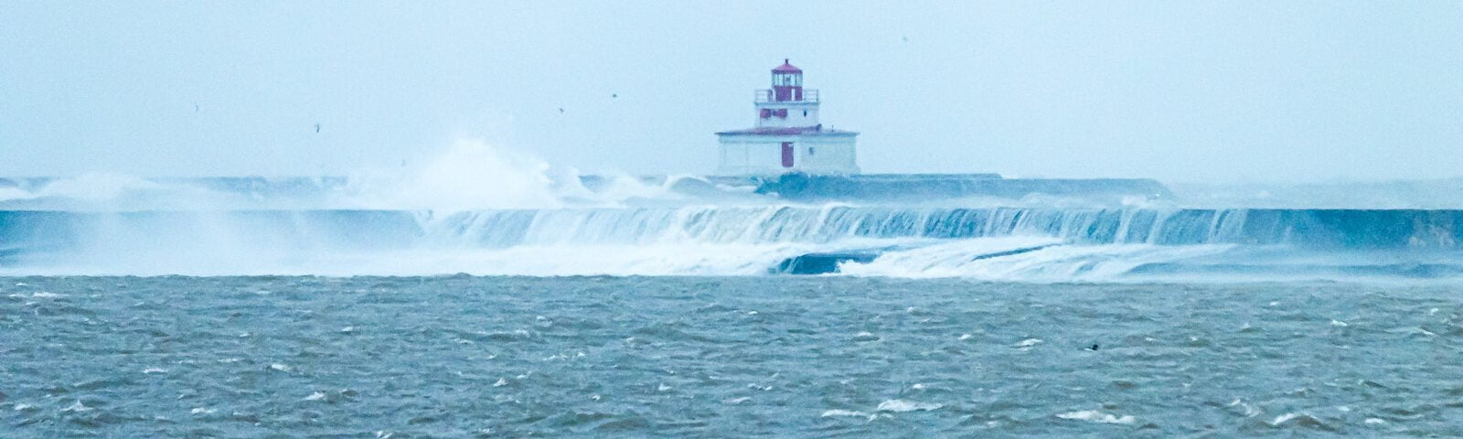 Port Colborne lighthouse hit by waves